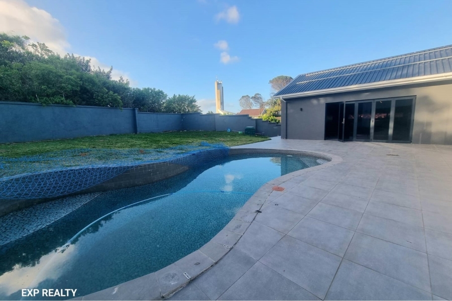 4 Bedroom Property for Sale in Beacon Bay Eastern Cape